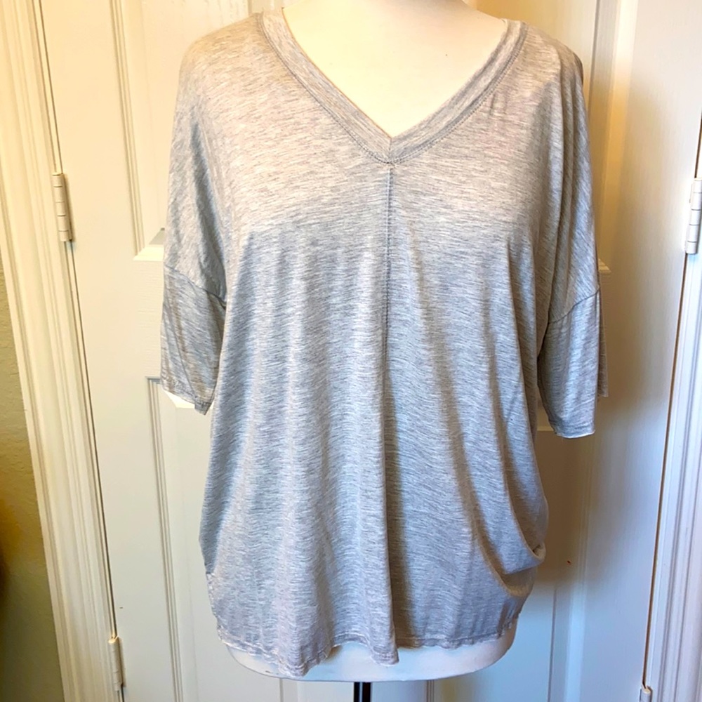 NWT Lightweight VNeck
